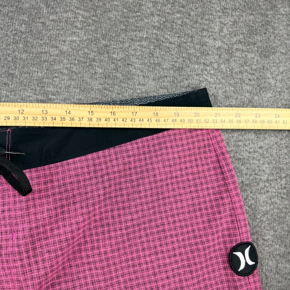 Hurley Phantom Board Shorts Men's 40 Pink Black Plaid Striped Swim Trunks AQ9990